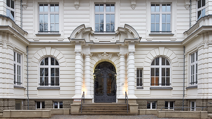 Moorweidenstrasse 18: Front entrance