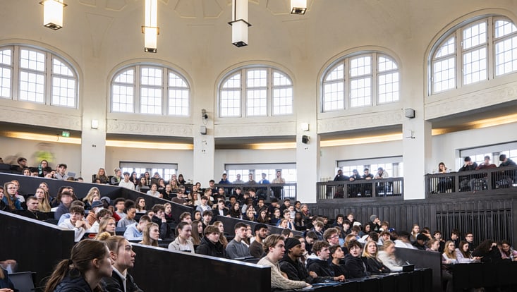 Studierende im Hörsaal